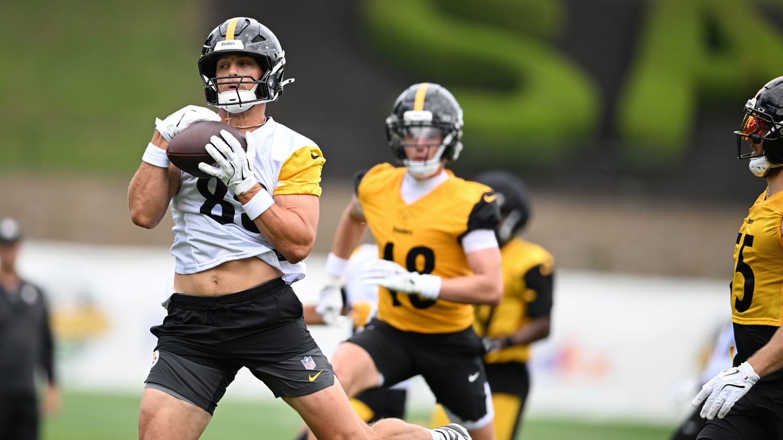 Steelers Have An Unexpected Training Camp Darling Flying Under The Radar (Steelers News). Photo by Barry Reeger / Imagn Images