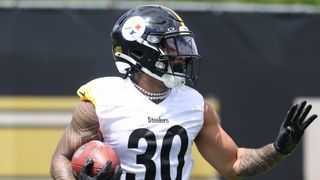 Steelers RB Jaylen Warren Not Impressed With First Padded Practice: "Not What We're Used To" (Steelers News). Photo by Charles LeClaire / Imagn Images