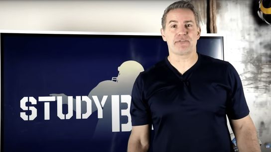 Kurt Warner on "Kurt Warner x QBConfidential" discussing Steelers rookie Kenny Pickett