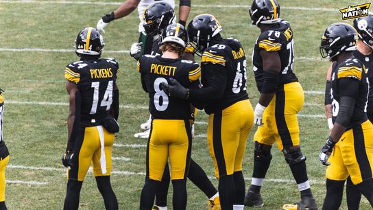 Steelers Kenny Pickett Huddle