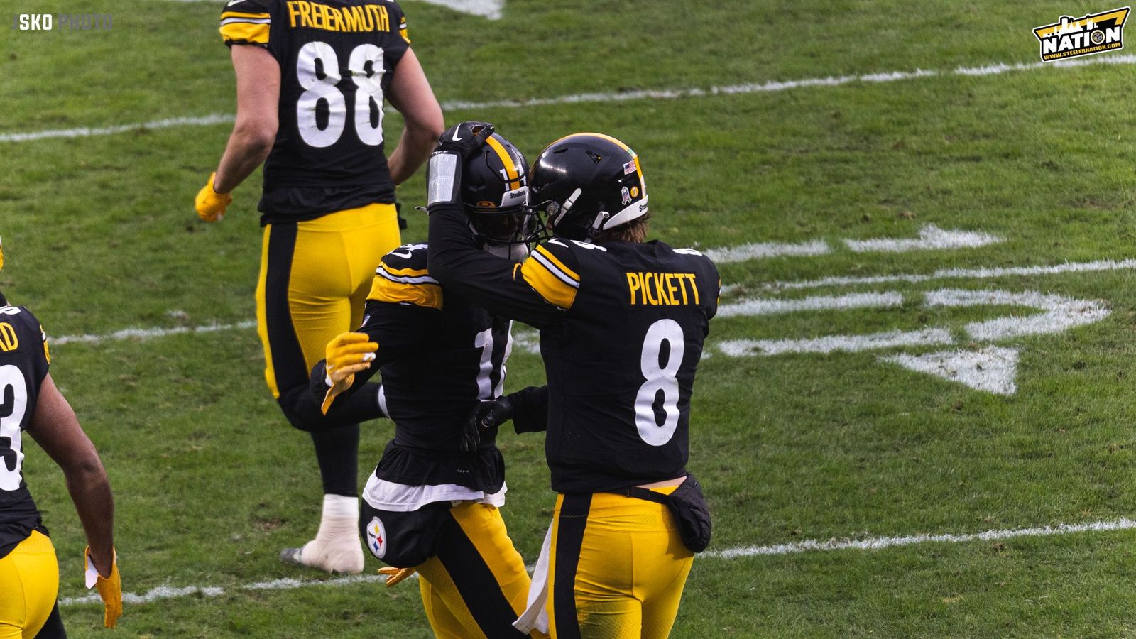 Steelers Rookies Pickens And Kenny Pickett Continue To Develop A Special Relationship