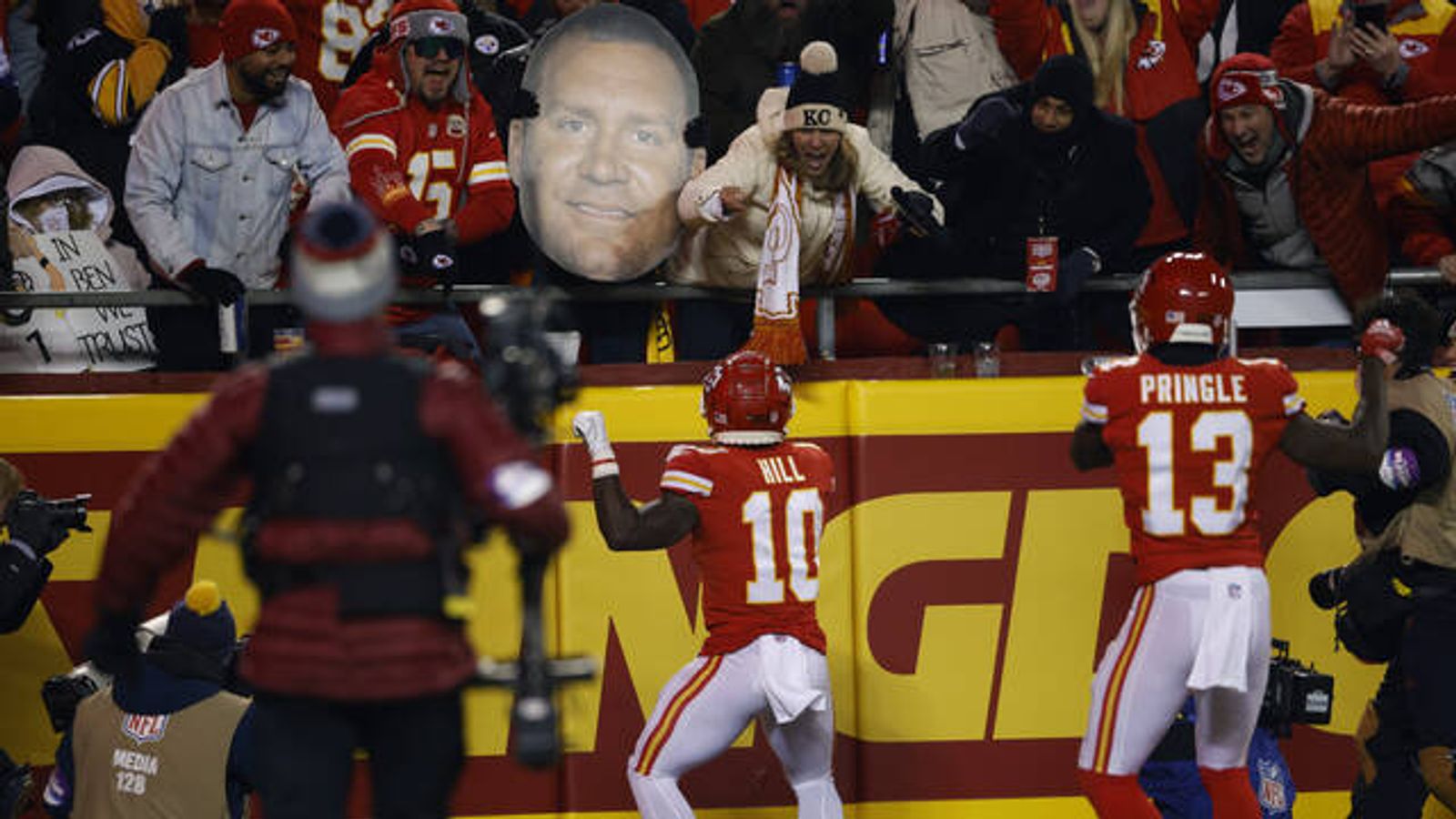 Steelers' Vince Williams Nearly Made Tyreek Hill Quit After Massive Hit