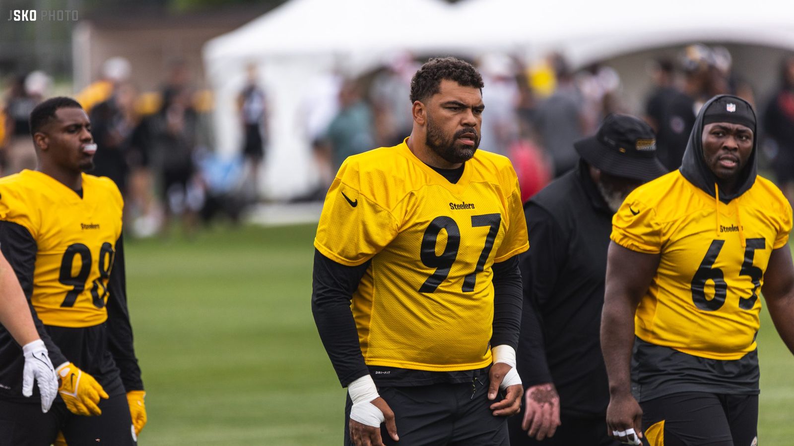 Steelers' Defensive Leader Issues Ultimatum Over New Contract - lyhpwsv