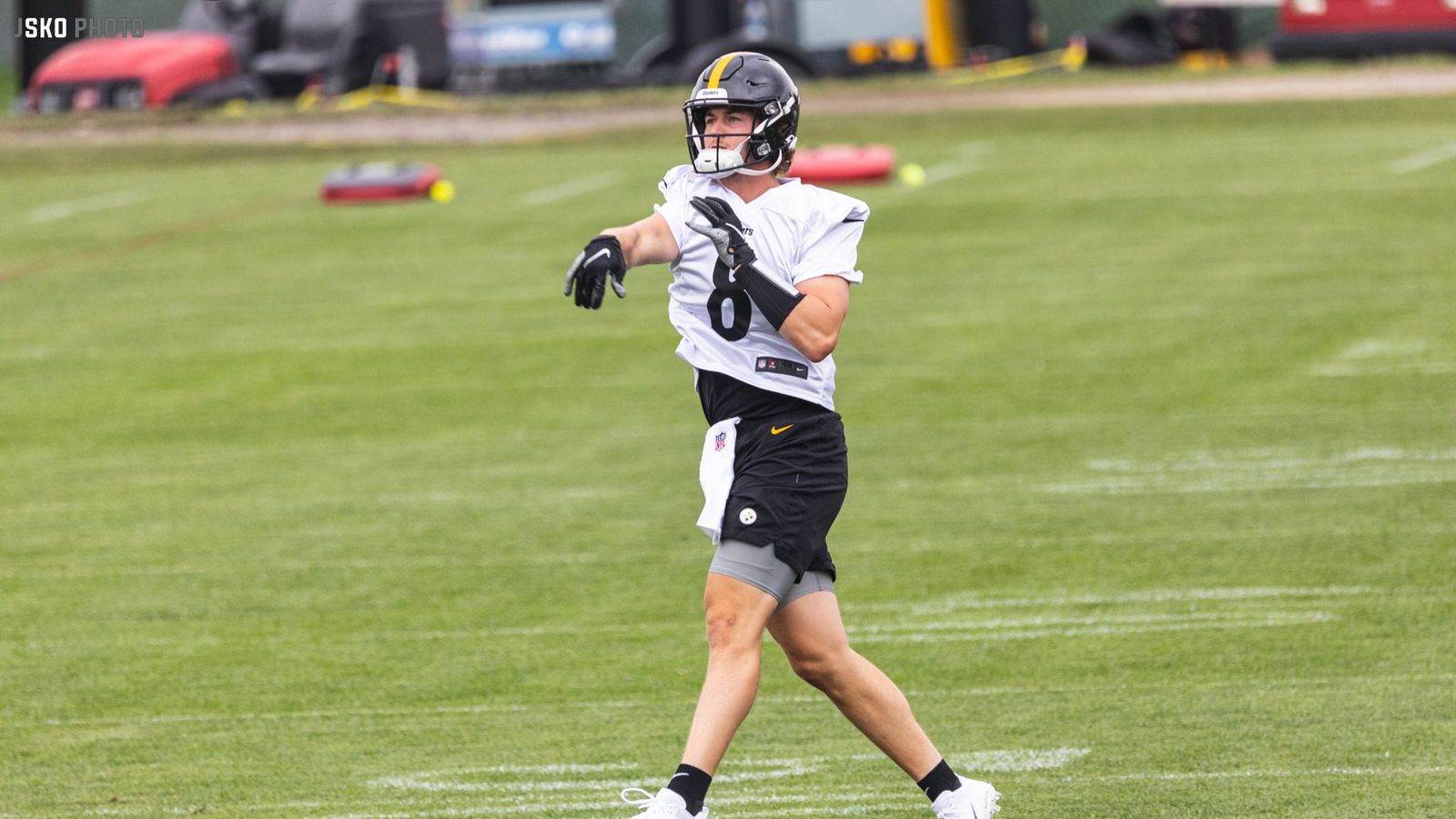 Steelers QB1 Kenny Pickett Bulking Up The Right Way To Make A Big Jump In  Year 2 According to His Personal QB Guru