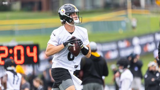 Steelers Quarterback Kenny Pickett anticipates a throw in his first OTA Mini Camp of his NFL Career back in Latrobe, PA. 2022 Steelers, Kenny Pickett