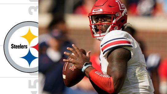 WATCH - Malik Willis Helps Homeless Man During Combine (2022 NFL Draft)