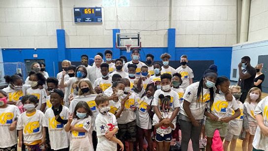 Steelers' Pickett takes picture with the club kids.