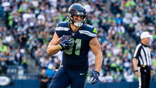 BREAKING: Steelers Trade for TE Nick Vannett; Sign Two Players to Practice Squad (NFL News)