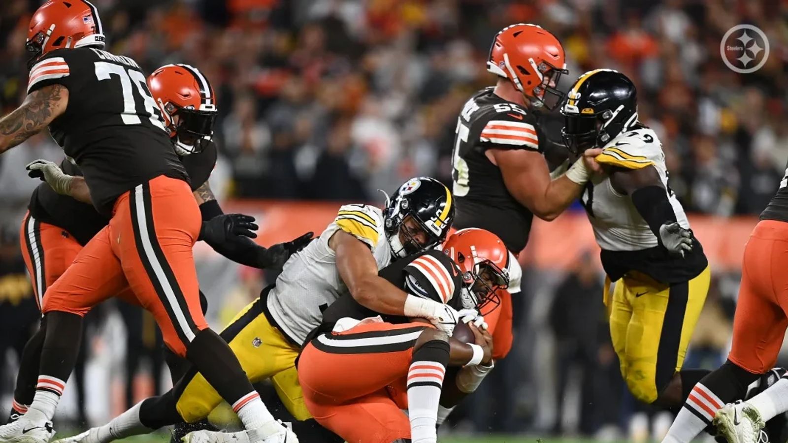 Steelers LB Alex Highsmith Is Playing Exceptional Football In 2022 And Sits  Atop The NFL Sack Leaders