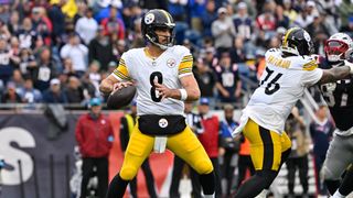 Steelers' Aaron Rodgers Quite Literally Calls Out Every Single One Of His Teammates (Steelers News). Photo by Eric Canha / Imagn Images