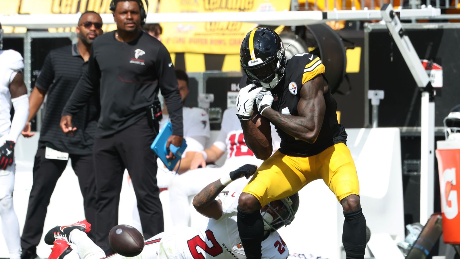 Ben Roethlisberger Has Theory As To Why Steelers' DK Metcalf Seriously Struggled In Week 1 (Steelers News). Photo by Charles LeClaire / Imagn Images