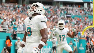 Steelers' Tight End Hints That Dolphins' Jonnu Smith Is Not Truly A Fit On Pittsburgh's Depth Chart (Steelers News). Photo by Jim Rassol / Imagn Images