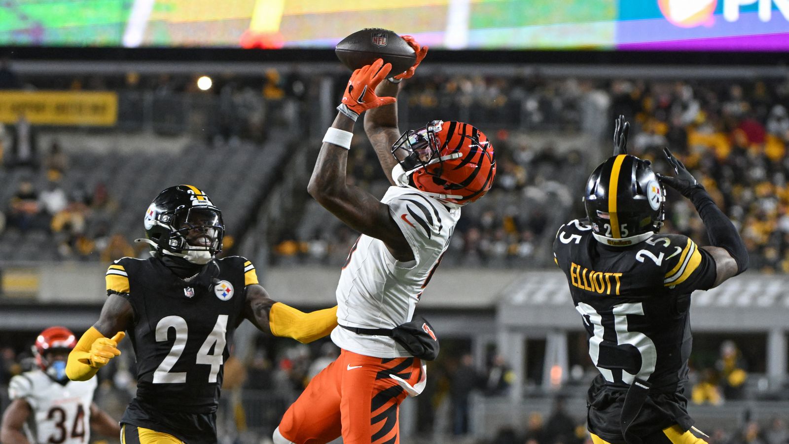 Steelers' Deshon Elliot Has Direct Message For Joey Porter Jr After Big Trade (Steelers News). Photo by Barry Reeger / Imagn Images