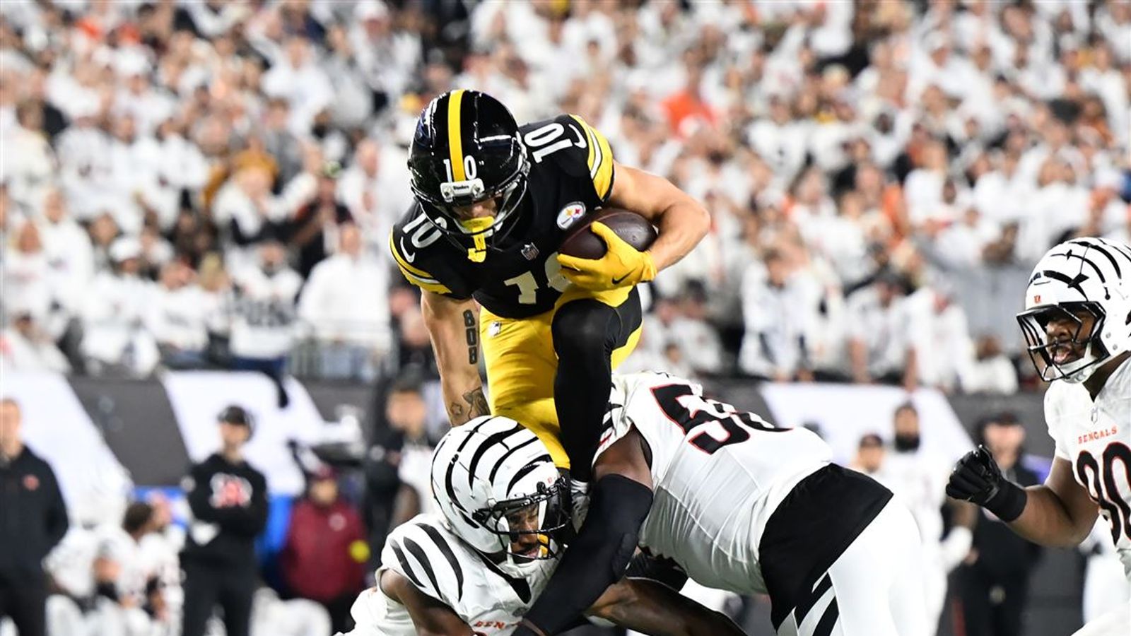 Steelers’ Adam Thielen Gives Behind The Scenes Update On The Mystery That Is Roman Wilson (Steelers News). Photo by Sebastian Foltz / Pittsburgh Post-Gazette