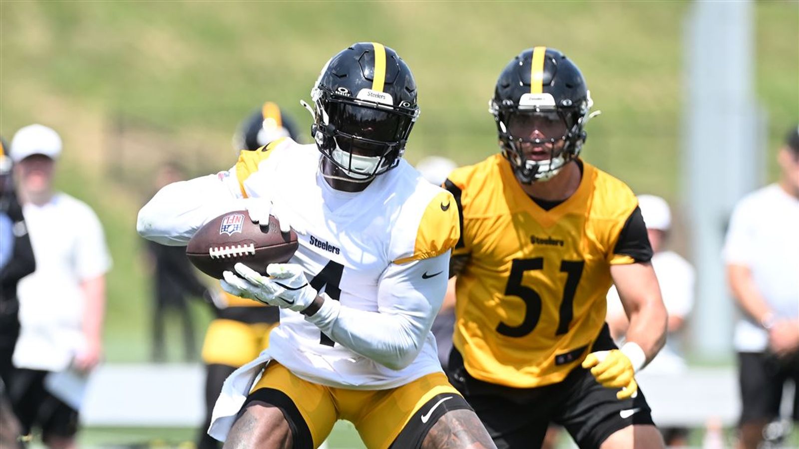  Steelers' Aaron Rodgers Faces Devastating Verdict On Whether He Can Still Maximize DK Metcalf (Steelers News). Photo by Sebastian Foltz / Post-Gazette