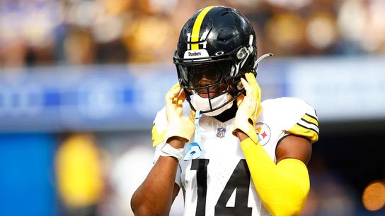 INGLEWOOD, CALIFORNIA - OCTOBER 22: George Pickens #14 of the Pittsburgh Steelers at SoFi Stadium on October 22, 2023 in Inglewood, California. (Photo by Ronald Martinez/Getty Images) Steelers George Pickens