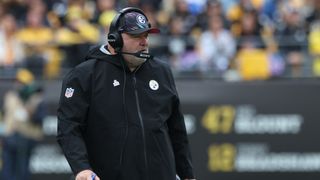 Steelers' Mike McCarthy Admits Serious Problem With Special Teams Coach Danny Crossman (Steelers News). Photo by Charles LeClaire / Imagn Images