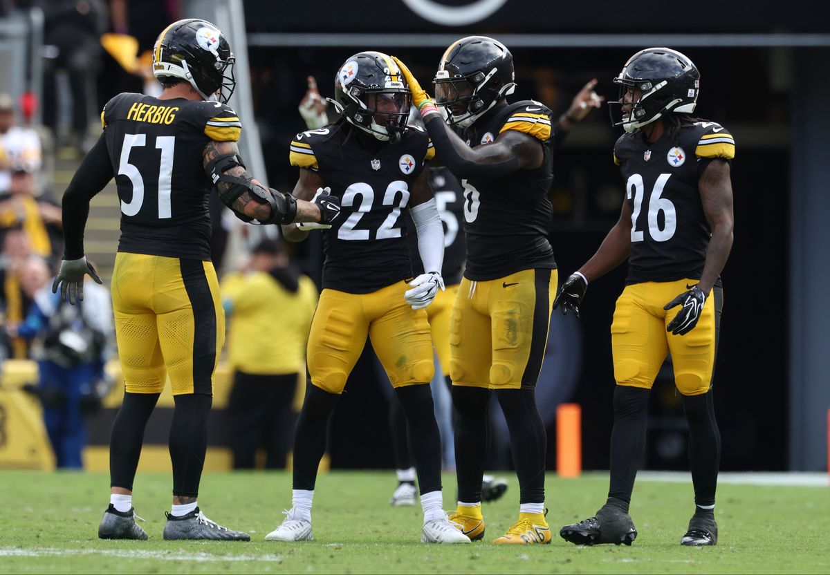 Steelers' Patrick Queen Nick Herbig Asante Samuel Jr and Brandin Echols Steelers' Patrick Queen Nick Herbig Asante Samuel Jr and Brandin Echols