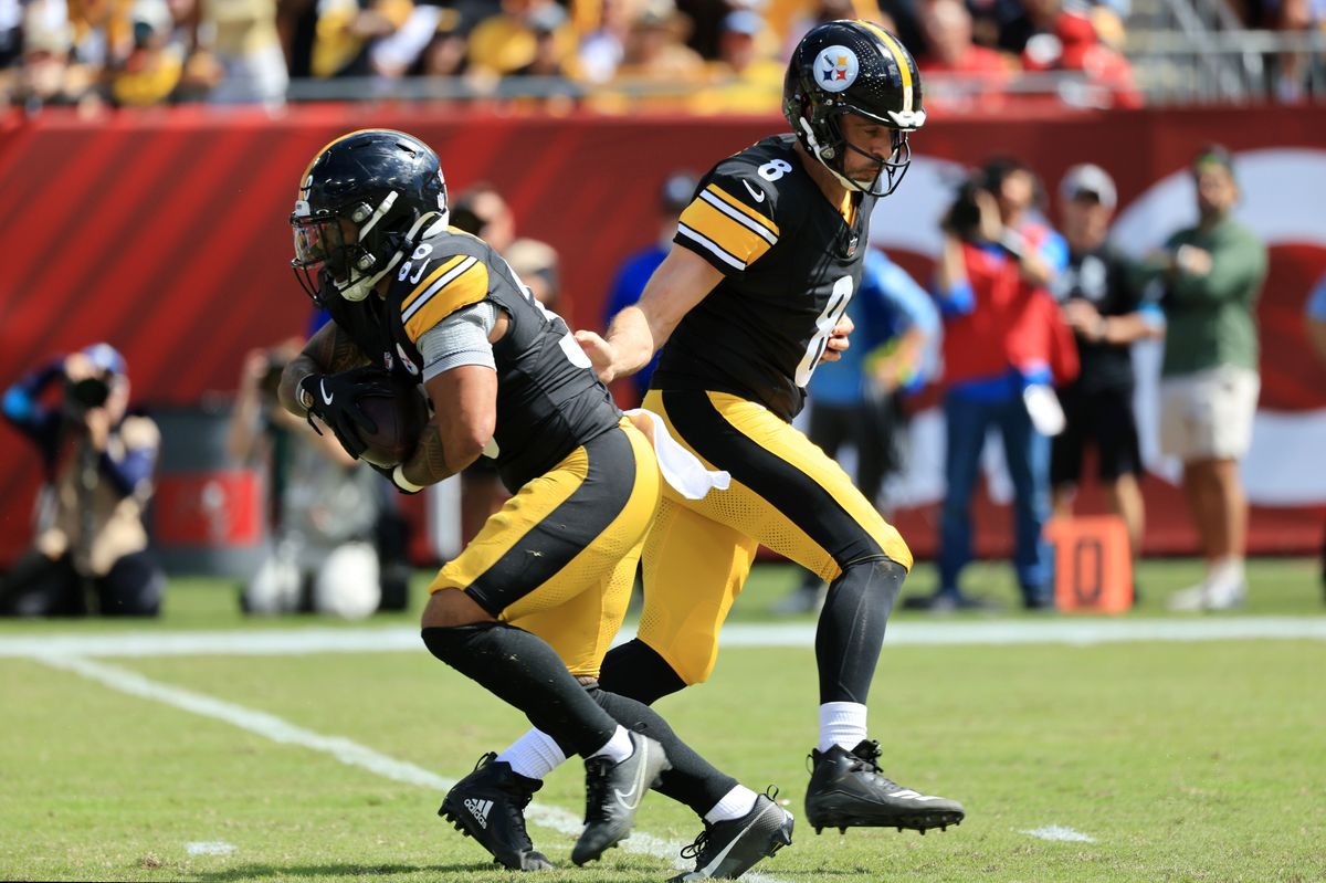Steelers' Aaron Rodgers Jaylen Warren Steelers' Aaron Rodgers Jaylen Warren
