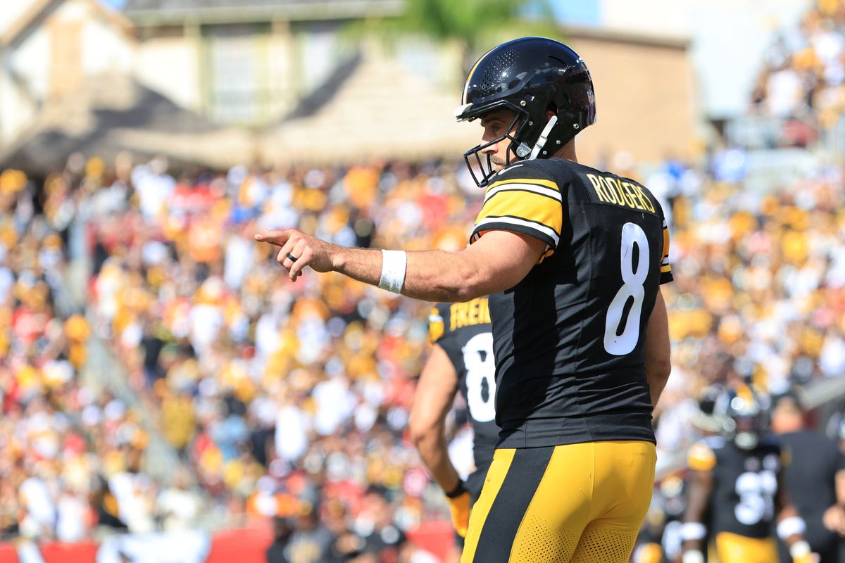 Steelers' Aaron Rodgers Steelers' Aaron Rodgers