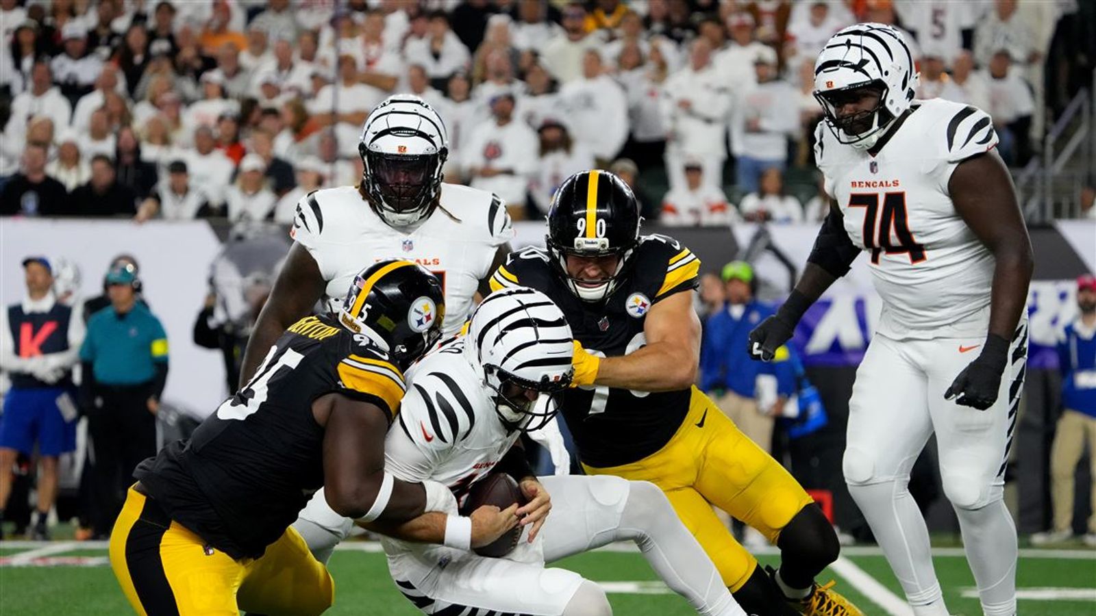 Steelers' TJ Watt Owns Up To Latest Collapse Versus Bengals And Lays Out Perfect Recipe For Week 11 (Steelers News). Photo by Getty Images