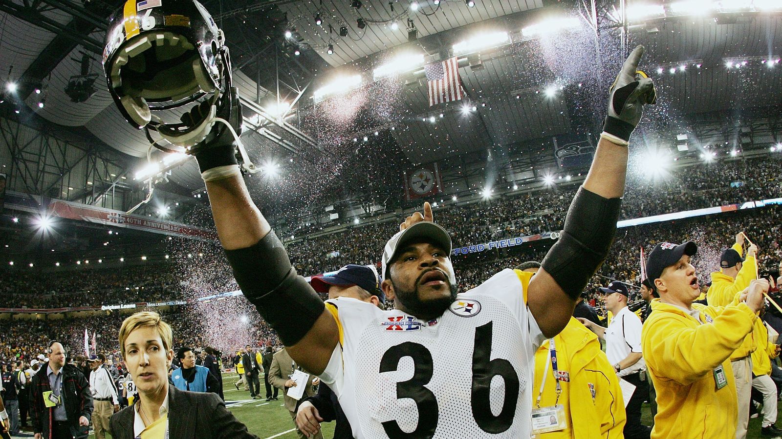 Steelers' Legendary Running Back Jerome Bettis Takes Unique