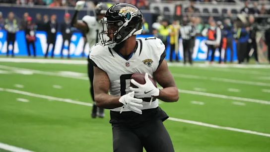 Steelers Signing Gabe Davis Will Come Down To 1 Big Factor And It Isn't Money. Photo by Yahoo Sports