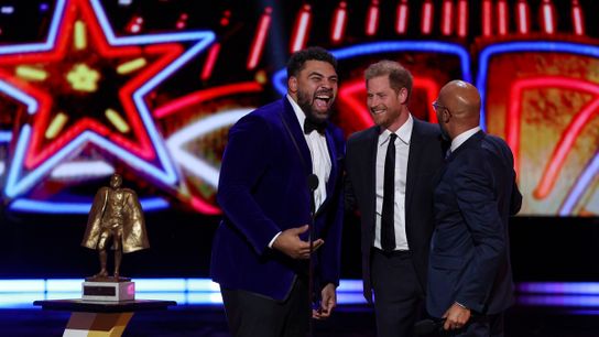 Steelers DT Cam Heyward receives Walter Payton Man of the Year Award with Prince Harry Steelers DT Cam Heyward receives Walter Payton Man of the Year Award with Prince Harry