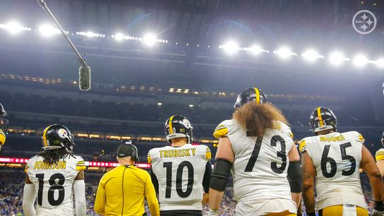 Steelers' Diontae Johnson (18), Mitch Trubisky (10), Isaac Seumalo (73), and Dan Moore Jr. (65) before taking the field