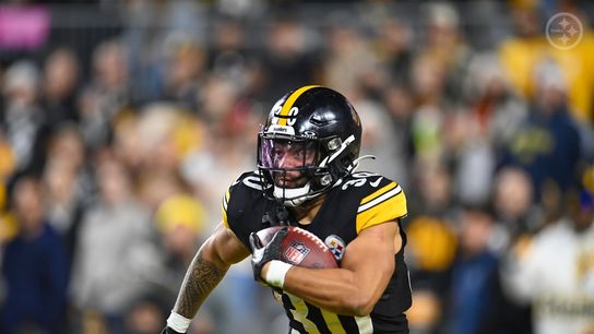 Steelers' Jaylen Warren runs the ball against the Bengals Steelers' Jaylen Warren runs the ball against the Bengals