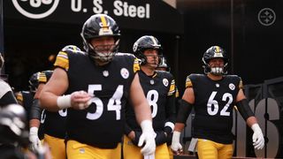 Pelissero: Steelers Get Promising News On Aaron Rodgers' Left Wrist Injury (Steelers News). Photo by Harrison Barden / Pittsburgh Steelers