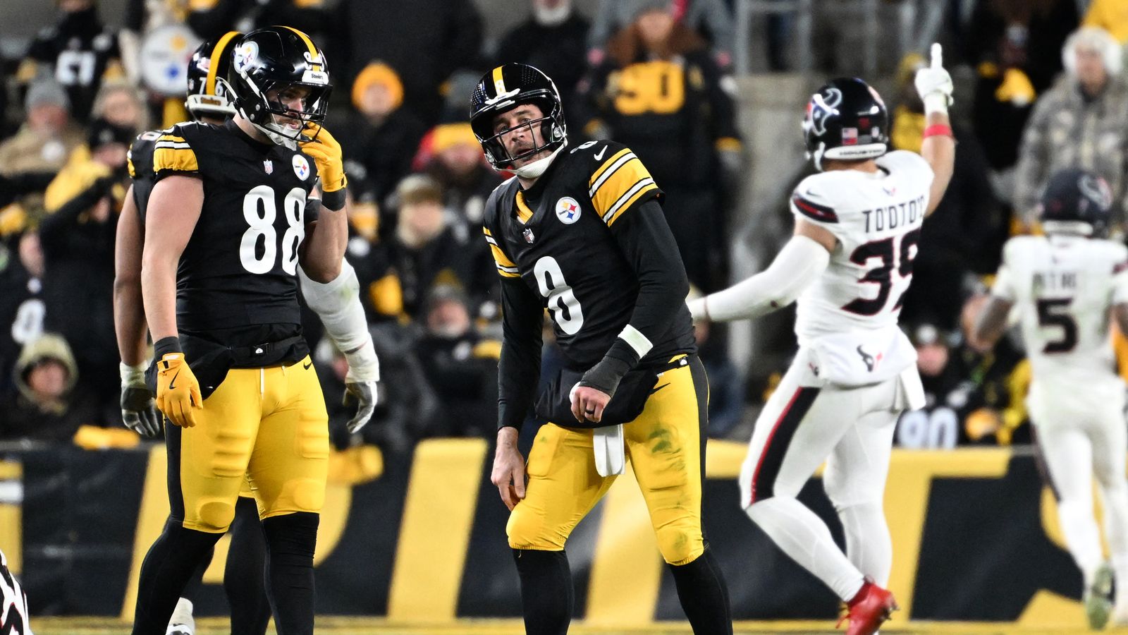 Ben Roethlisberger Sees Mike McCarthy Correcting The Steelers' Baffling Pat Freiermuth Mistake (Steelers News). Photo by Barry Reeger / Imagn Images