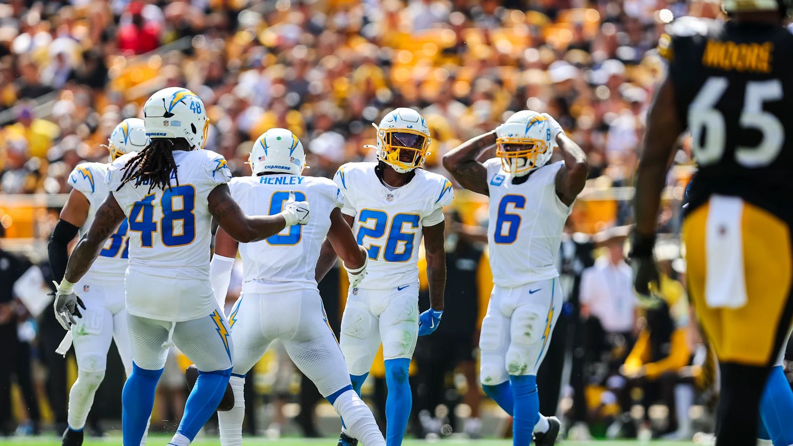 Steelers Make Splash And Bolster Defense With Big Signing Of Asante Samuel Jr. (Steelers News). Photo by Ty Nowell / Los Angeles Chargers