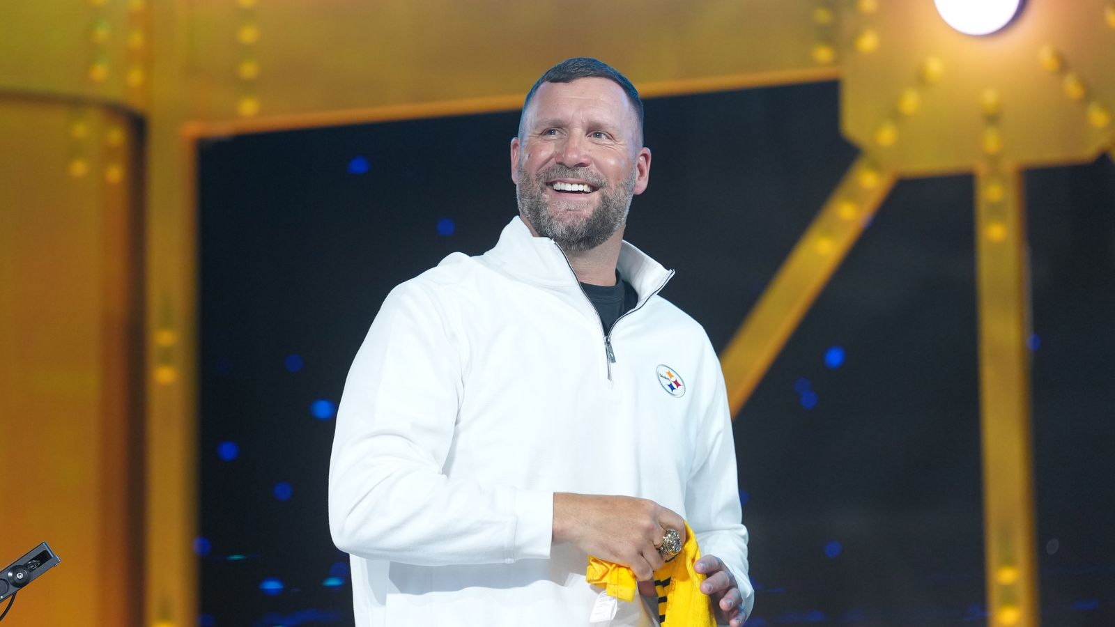 Steelers Legend Ben Roethlisberger Makes It Clear He Disagrees With Mike McCarthy's QB Plan (Steelers News). Photo by Kirby Lee / Imagn Images