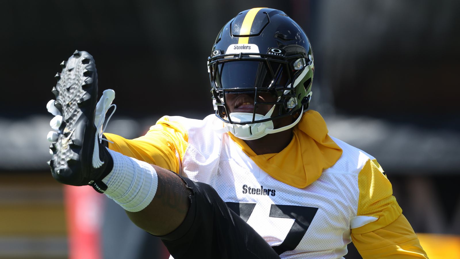 Steelers’ Broderick Jones Making His Name Known With Strong Practice Shutting Down Nick Herbig (Steelers News). Photo by Charles LeClaire / Imagn Images