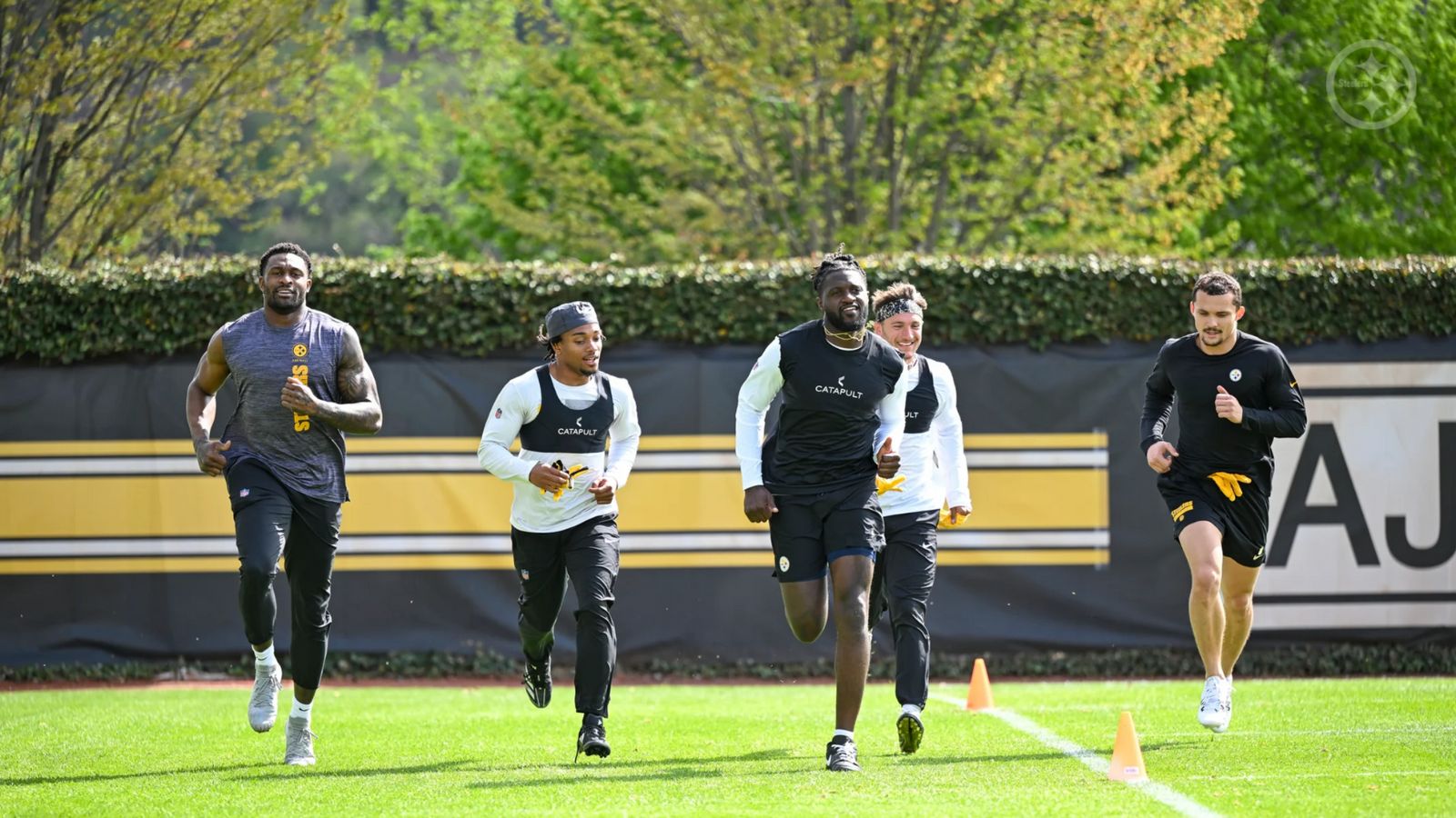 New Report Suggests Steelers Have Very Simple Plan Regarding Wide Receiving Corps (Steelers News). Photo by Karl Roser / Pittsburgh Steelers