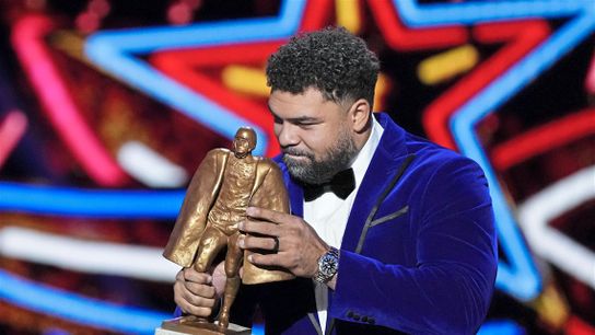 Steelers' Cam Heyward accepting the Walter Payton Man of the Year Award Steelers' Cam Heyward accepting the Walter Payton Man of the Year Award
