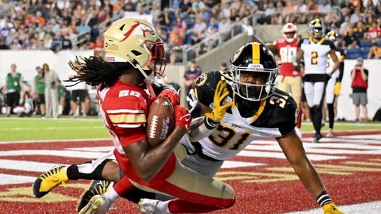 Former Steelers receiver Deon Cane catches a touchdown in the 2023 USFL championship game. Former Steelers receiver Deon Cane catches a touchdown in the 2023 USFL championship game.