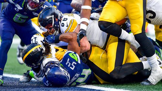 Steelers Najee Harris scores a touchdown against the Seahawks Steelers Najee Harris scores a touchdown against the Seahawks