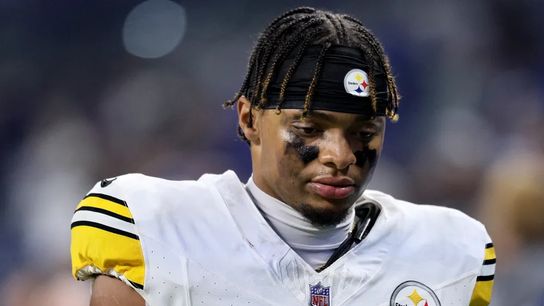 Steelers Likely Chose To Start Russell Wilson After 4 Poor Plays From Justin Fields Against The Raiders (Steelers News)