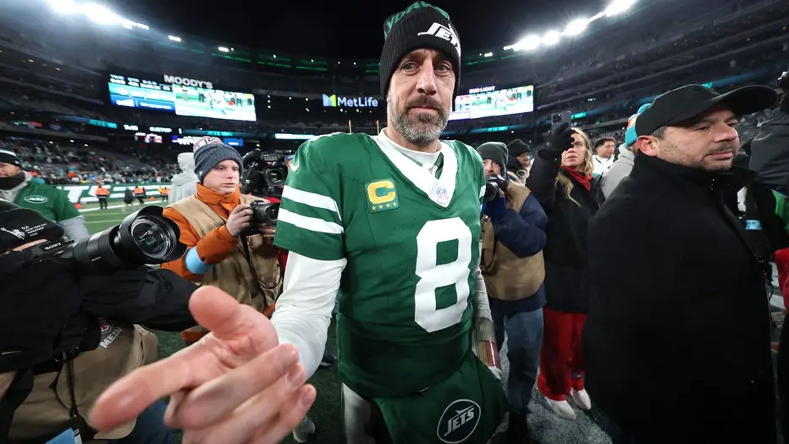 Steelers' Aaron Rodgers Still Right On Time After Waiting Game With Pittsburgh: "He's Not Really Behind" (Steelers News). Photo by Fox 5 DC