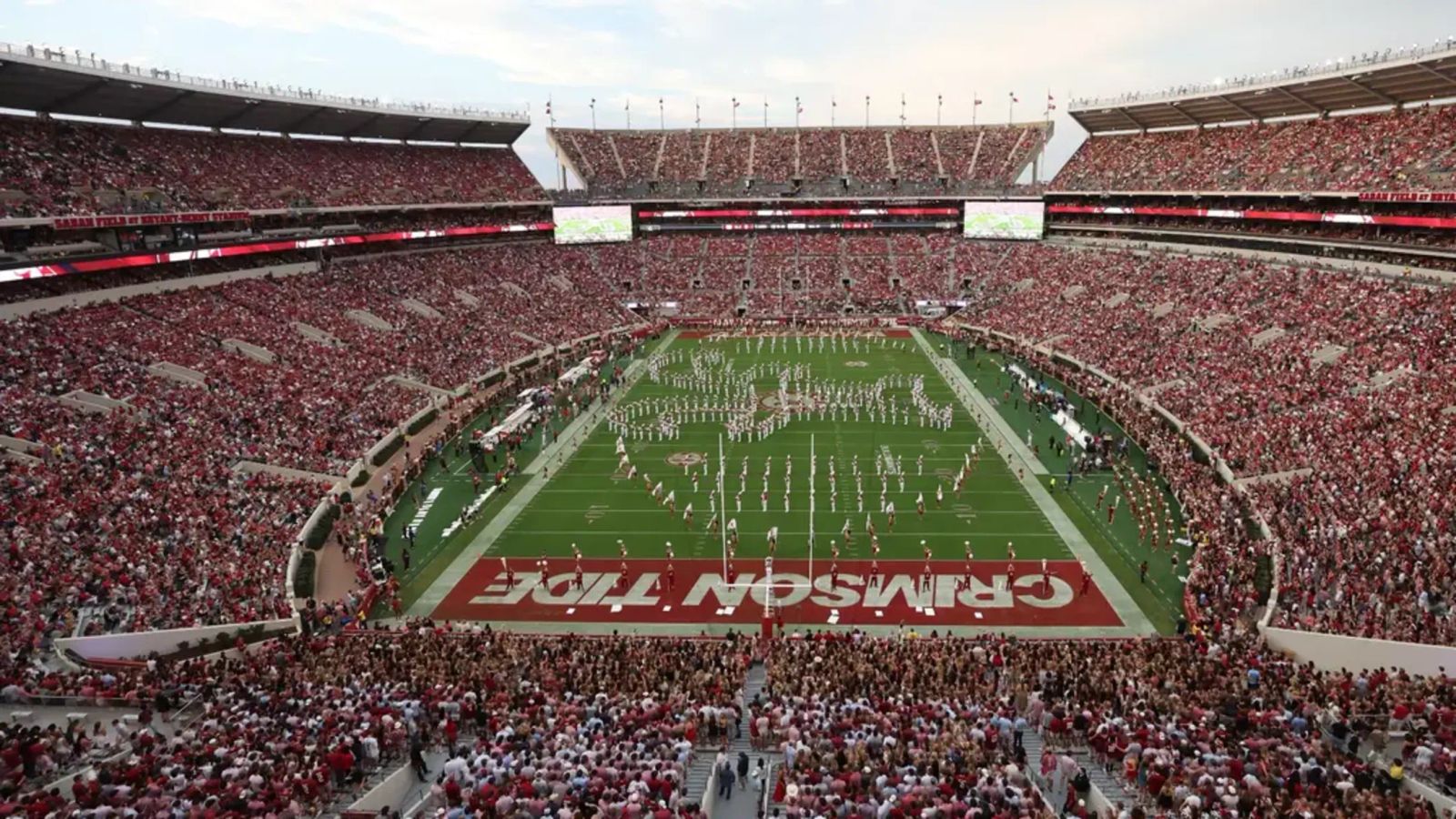 Steelers Unlikely To Select Polarizing Prospect In First Round Of 2026 NFL Draft (Steelers News). Photo by Sports Illustrated / UA Athletics