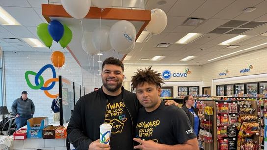 Steelers’ Cameron & Connor Heyward Welcome Residents To New Bethel Park Coen Markets Location With “Celebrity Pump” Event (Steelers News)