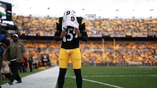 Steelers' Mike Tomlin Clearly Not Happy With Poor Judgement From Jalen Ramsey Against Bengals. Photo by Harrison Barden / Pittsburgh Steelers