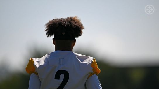 Steelers' Ben Roethlisberger Sees That Justin Fields Is Clearly Uncomfortable Under Center In Pittsburgh's Offense (Steelers News)