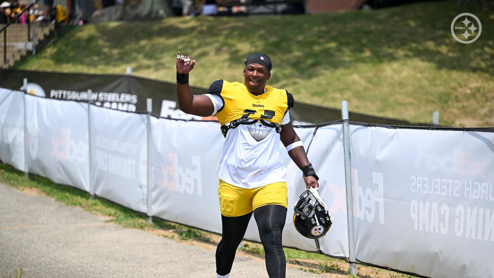 Steelers' Keeanu Benton Shuts Down All Worry About Contractual Issues In Pittsburgh (Steelers News). Photo by Alysa Rubin / Pittsburgh Steelers
