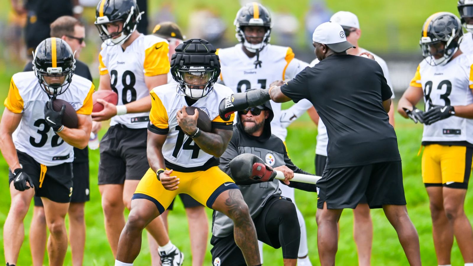 Steelers’ Kenneth Gainwell Offers Strong Endorsement Of Arthur Smith Amid Offensive Turnaround (Steelers News). Photo by Alysa Rubin / Pittsburgh Steelers