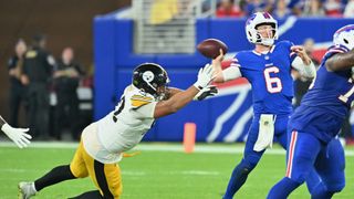 Chris Hoke Identifies Steelers' Steal Who Became Impossible To Ignore (Steelers News). Photo by Mark Konezny / Imagn Images