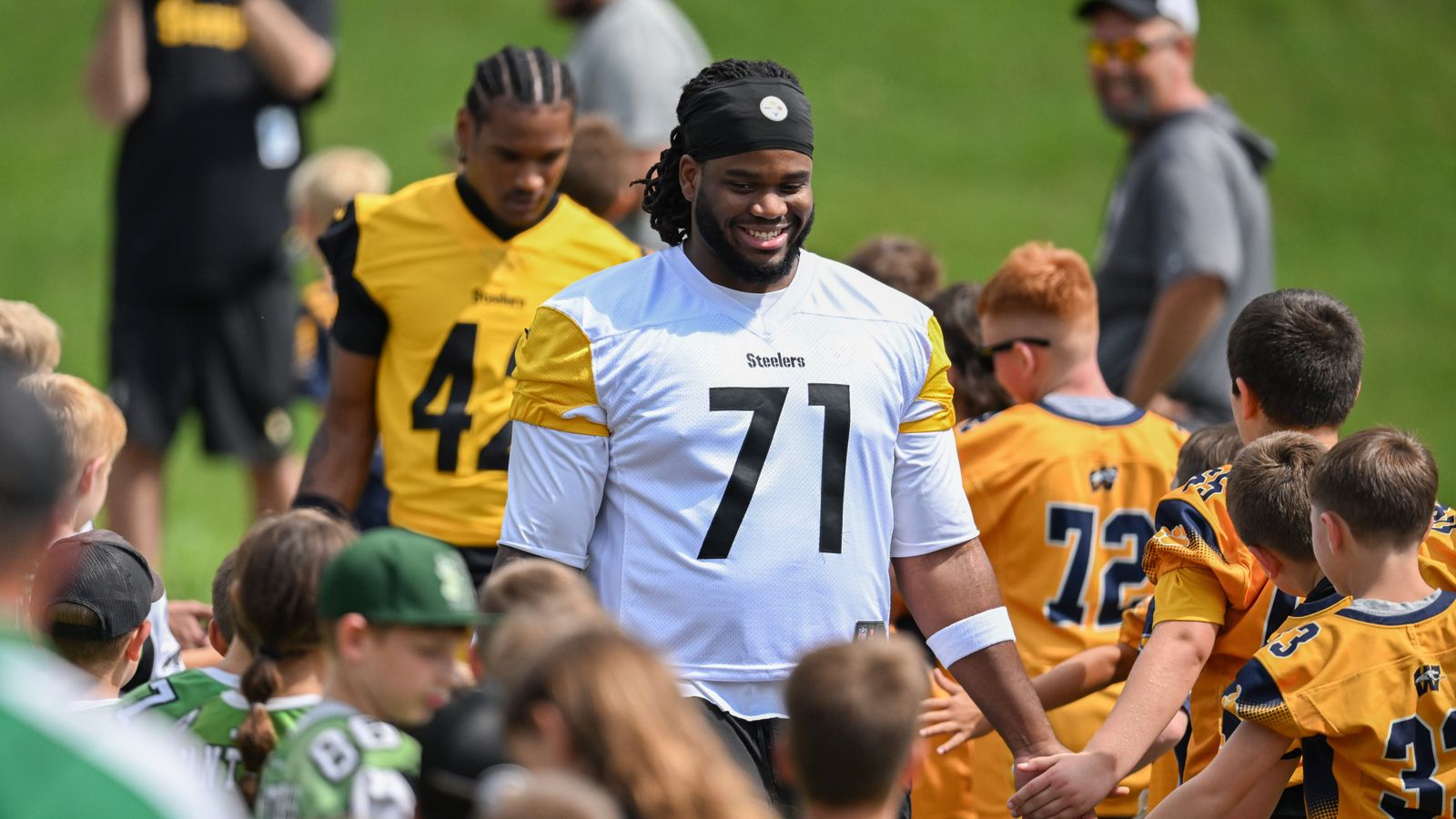 Steelers Rookie Max Iheanachor Earns Rare Review From 2x Super Bowl Champion (Steelers News). Photo by  Barry Reeger / Imagn Images