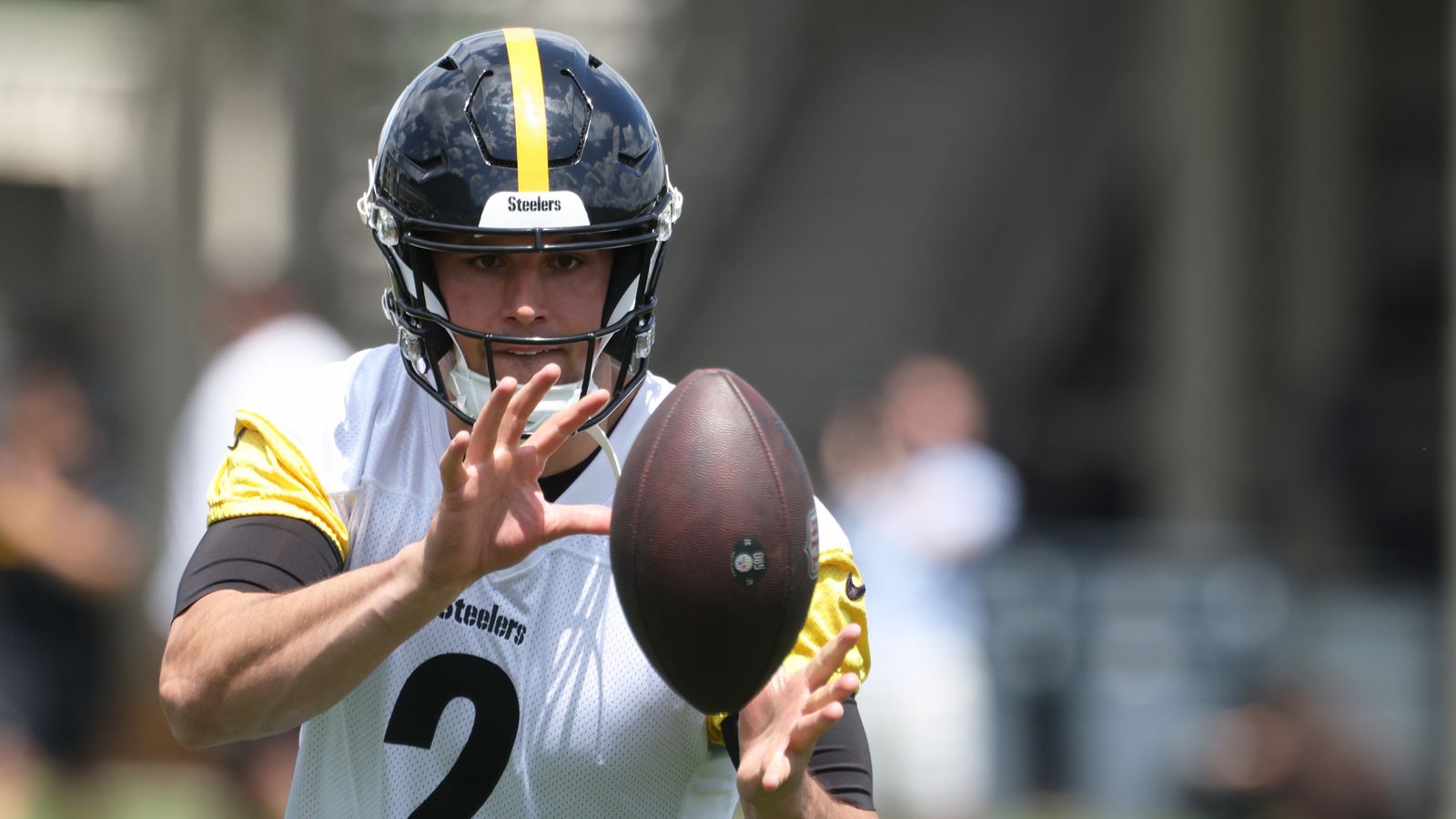 Steelers Ignite QB Mason Rudolph Trade Talks Amid Renewed Interest (Steelers News). Photo by Charles LeClaire / Imagn Images